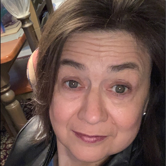 Meet your Posher, Elizabeth - Picture 2 of 2